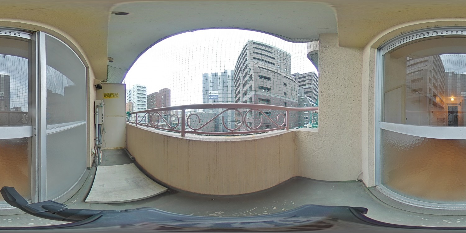 キッチン横バルコニー　洗濯機置き