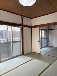 【和室】南に面した明るい居室