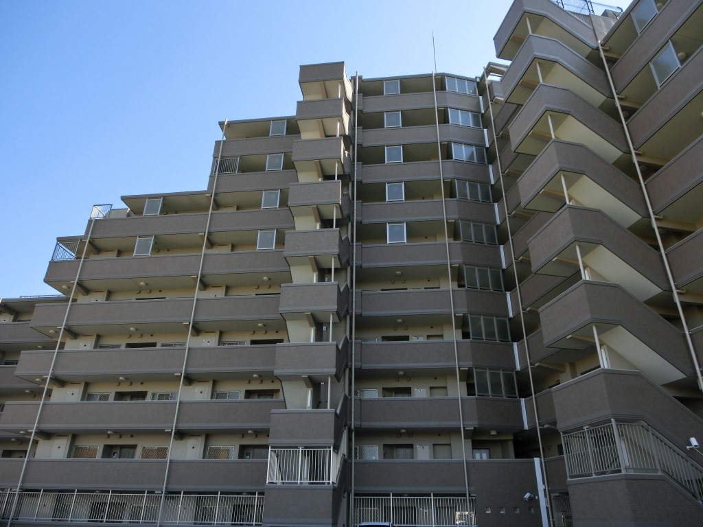 【JR　土井駅 徒歩:9分】☆専用庭☆テラス☆大型犬・猫・鳥類・その他飼育可☆全居室収納☆TVモニタフォン☆広々LDK16.5帖【土井２丁目】