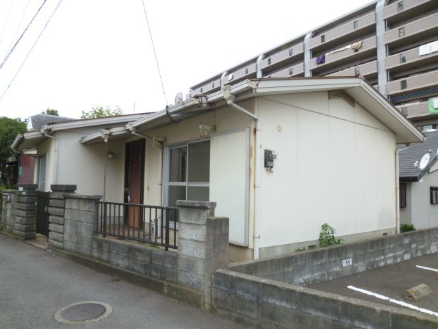 【貝塚線名島駅 徒歩:８分】☆小型犬🐶☆閑静住宅街☆近隣にスーパー☆収納充実☆キッチンに窓【千早２丁目】