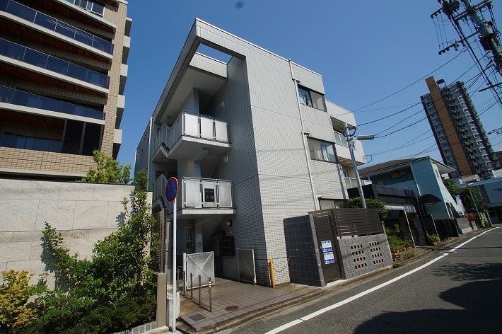 【赤坂駅　徒歩１０分】敷金礼金ゼロ☆IHコンロ・室内洗濯機置場あります☆角部屋で明るいお部屋の１Kです【赤坂】