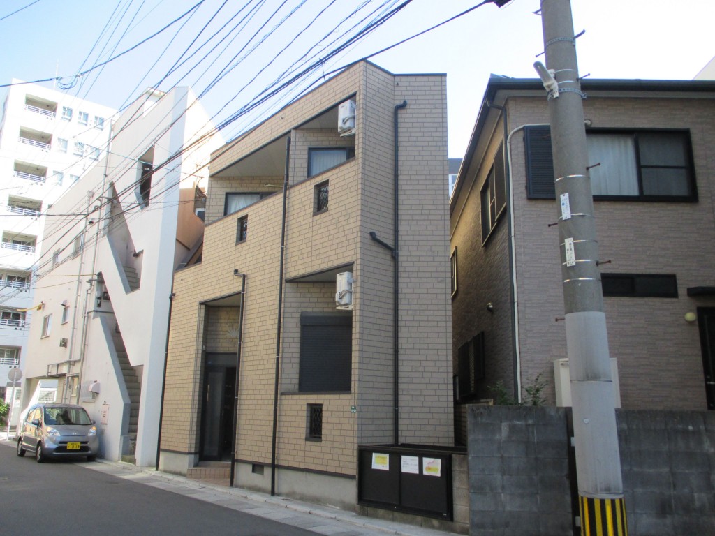 【千代県庁口駅　徒歩１３分】上階角部屋☆独立洗面台・脱衣所あり☆２口コンロ・モニターホンなどの設備付き☆ロフト付き２Kです【石城町】