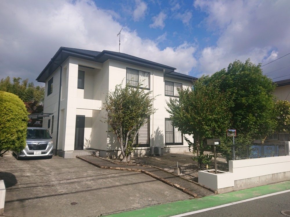 【南区老司】閑静な住宅街の戸建4LDK☆リノベ済み！！駐車場3台無料！お庭あります♪リビング広々19帖☆IHのキッチン、ウォークインクローゼットや屋根裏収納などたっぷりの収納スペース♪内覧可能です！【片縄東バス停徒歩4分】